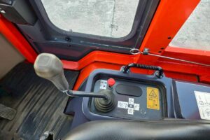 サムネイル: 平成25年　クボタ R430Z　バケット幅158cm　0.4立米　使用時間1071時間