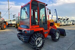 サムネイル: 平成25年　クボタ R430Z　バケット幅158cm　0.4立米　使用時間1071時間