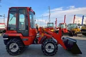 サムネイル: 平成25年　クボタ R430Z　バケット幅158cm　0.4立米　使用時間1071時間