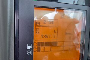 サムネイル: 平成29年　ヤンマー　V4-7　スノータイヤ・チェーン付き　使用時間1300時間　0.５立米