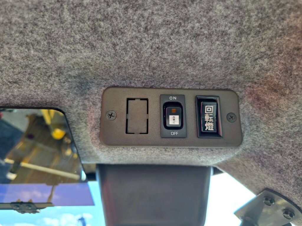 ２００１年式　コマツ WA80-3　0.9立米　スノウプラウ・バケット付（車検令和7年11月）