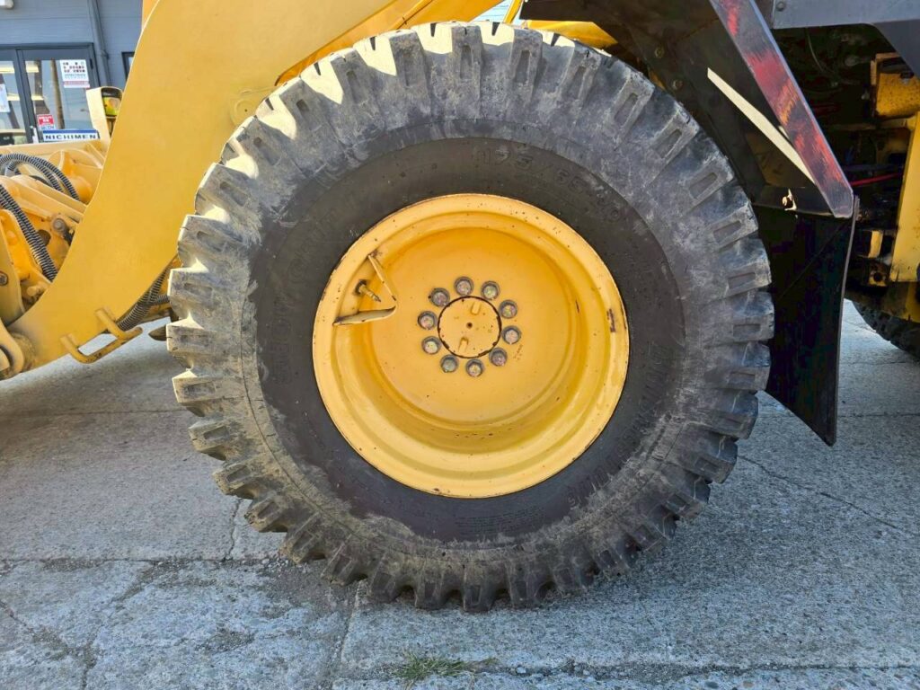 ２００１年式　コマツ WA80-3　0.9立米　スノウプラウ・バケット付（車検令和7年11月）