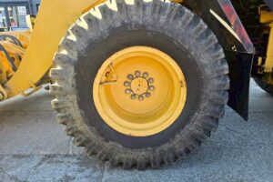 サムネイル: ２００１年式　コマツ WA80-3　0.9立米　スノウプラウ・バケット付（車検令和7年11月）