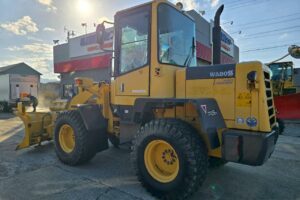 サムネイル: ２００１年式　コマツ WA80-3　0.9立米　スノウプラウ・バケット付（車検令和7年11月）