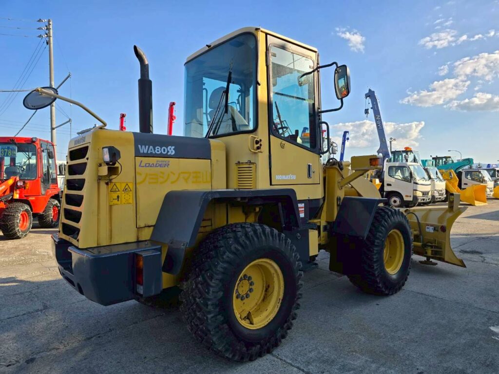 ２００１年式　コマツ WA80-3　0.9立米　スノウプラウ・バケット付（車検令和7年11月）