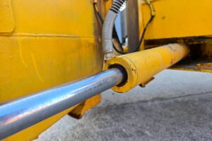 サムネイル: ２００１年式　コマツ WA80-3　0.9立米　スノウプラウ・バケット付（車検令和7年11月）