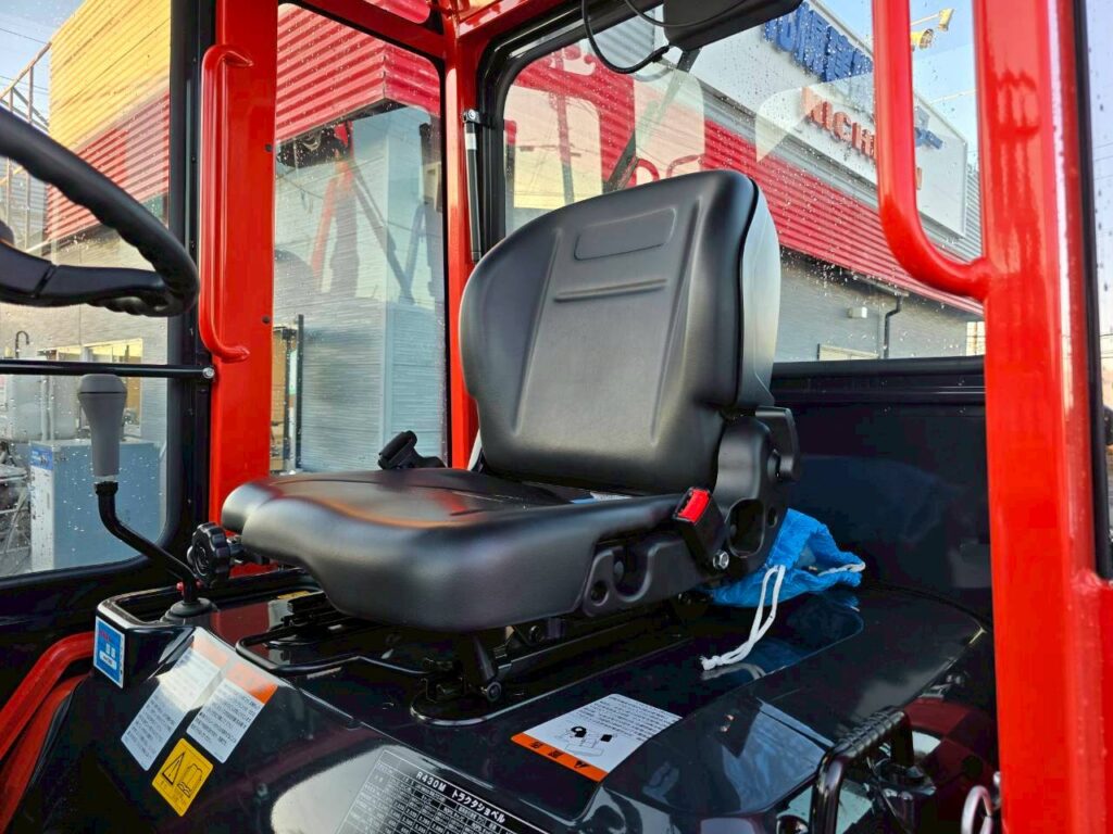 令和６年　クボタ　R430M　ちょい乗り　2024年モデル　0.4㎥　スノータイヤ（チェーン付き）盗難防止装置　★使用時間４６ＨＲ★