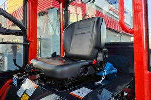 サムネイル: 令和６年　クボタ　R430M　ちょい乗り　2024年モデル　0.4㎥　スノータイヤ（チェーン付き）盗難防止装置　★使用時間４６ＨＲ★