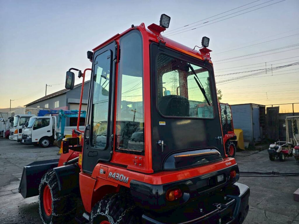 令和６年　クボタ　R430M　ちょい乗り　2024年モデル　0.4㎥　スノータイヤ（チェーン付き）盗難防止装置　★使用時間４６ＨＲ★