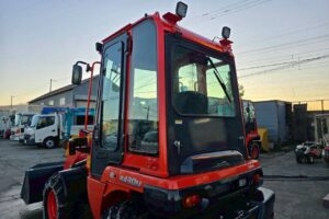 サムネイル: 令和６年　クボタ　R430M　ちょい乗り　2024年モデル　0.4㎥　スノータイヤ（チェーン付き）盗難防止装置　★使用時間４６ＨＲ★