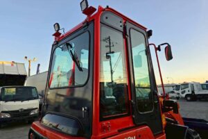 サムネイル: 令和６年　クボタ　R430M　ちょい乗り　2024年モデル　0.4㎥　スノータイヤ（チェーン付き）盗難防止装置　★使用時間４６ＨＲ★