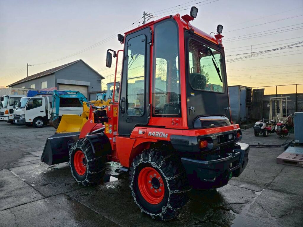 令和６年　クボタ　R430M　ちょい乗り　2024年モデル　0.4㎥　スノータイヤ（チェーン付き）盗難防止装置　★使用時間４６ＨＲ★