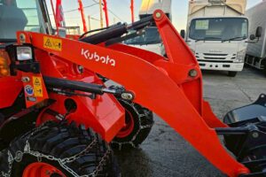 サムネイル: 令和６年　クボタ　R430M　ちょい乗り　2024年モデル　0.4㎥　スノータイヤ（チェーン付き）盗難防止装置　★使用時間４６ＨＲ★
