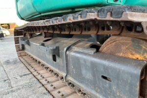 サムネイル: コベルコ　バックホー　SK80UR-6E　0.28㎥　オフセットブーム・クレーン仕様・旋回マルチ・後方超小旋回