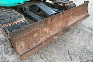 サムネイル: コベルコ　バックホー　SK80UR-6E　0.28㎥　オフセットブーム・クレーン仕様・旋回マルチ・後方超小旋回