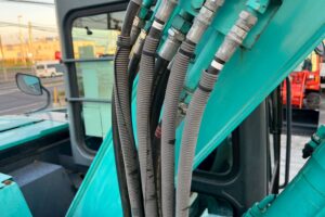 サムネイル: コベルコ　バックホー　SK80UR-6E　0.28㎥　オフセットブーム・クレーン仕様・旋回マルチ・後方超小旋回