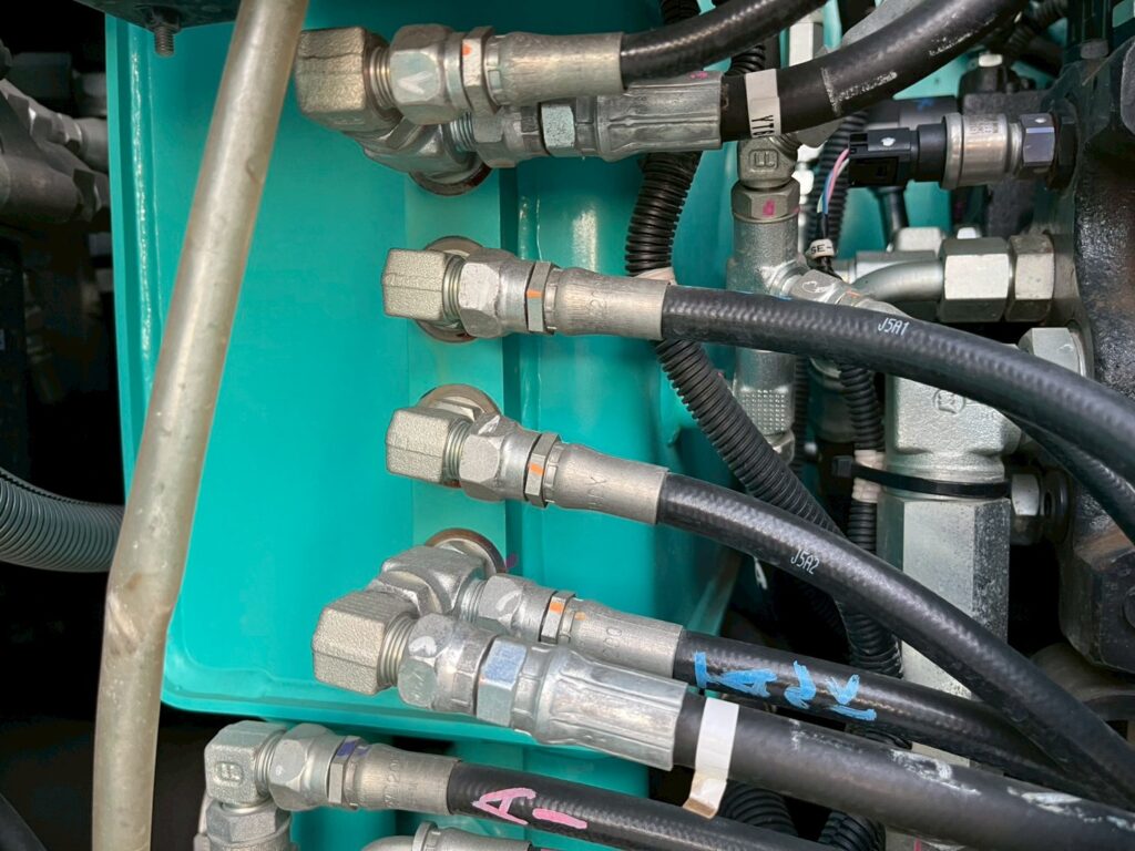 コベルコ　バックホー　SK80UR-6E　0.28㎥　オフセットブーム・クレーン仕様・旋回マルチ・後方超小旋回