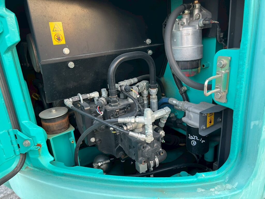 コベルコ　バックホー　SK80UR-6E　0.28㎥　オフセットブーム・クレーン仕様・旋回マルチ・後方超小旋回