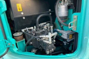 サムネイル: コベルコ　バックホー　SK80UR-6E　0.28㎥　オフセットブーム・クレーン仕様・旋回マルチ・後方超小旋回