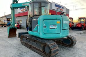 サムネイル: コベルコ　バックホー　SK80UR-6E　0.28㎥　オフセットブーム・クレーン仕様・旋回マルチ・後方超小旋回