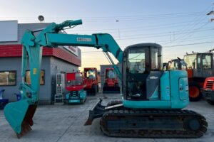 サムネイル: コベルコ　バックホー　SK80UR-6E　0.28㎥　オフセットブーム・クレーン仕様・旋回マルチ・後方超小旋回