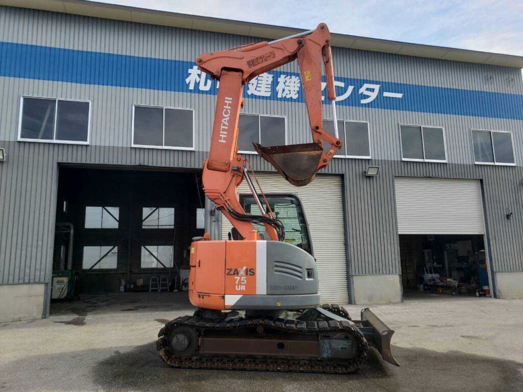 平成年26年　日立　油圧ショベル　ZX75UR-3