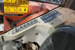 サムネイル: 平成年26年　日立　油圧ショベル　ZX75UR-3