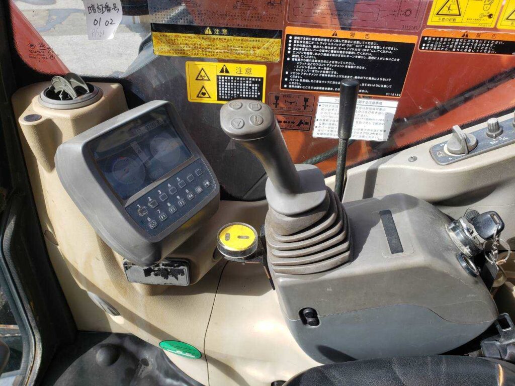 平成年26年　日立　油圧ショベル　ZX75UR-3