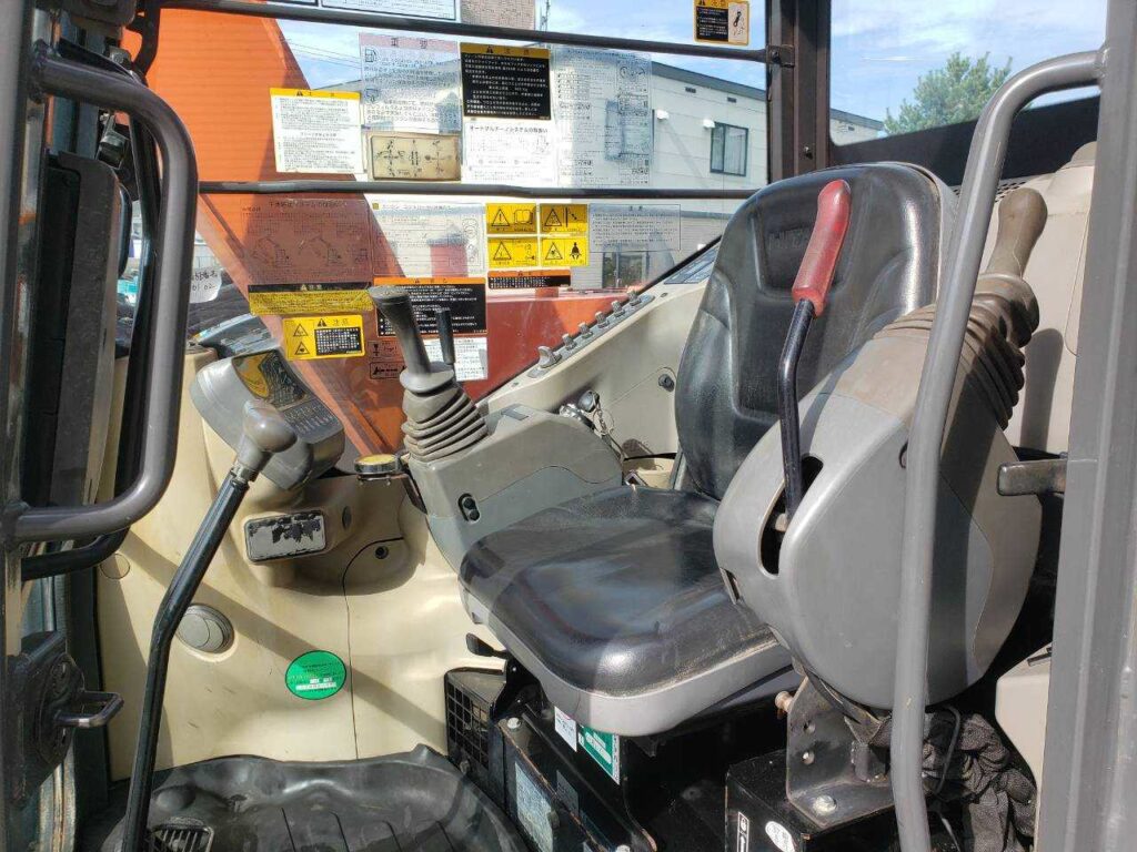 平成年26年　日立　油圧ショベル　ZX75UR-3