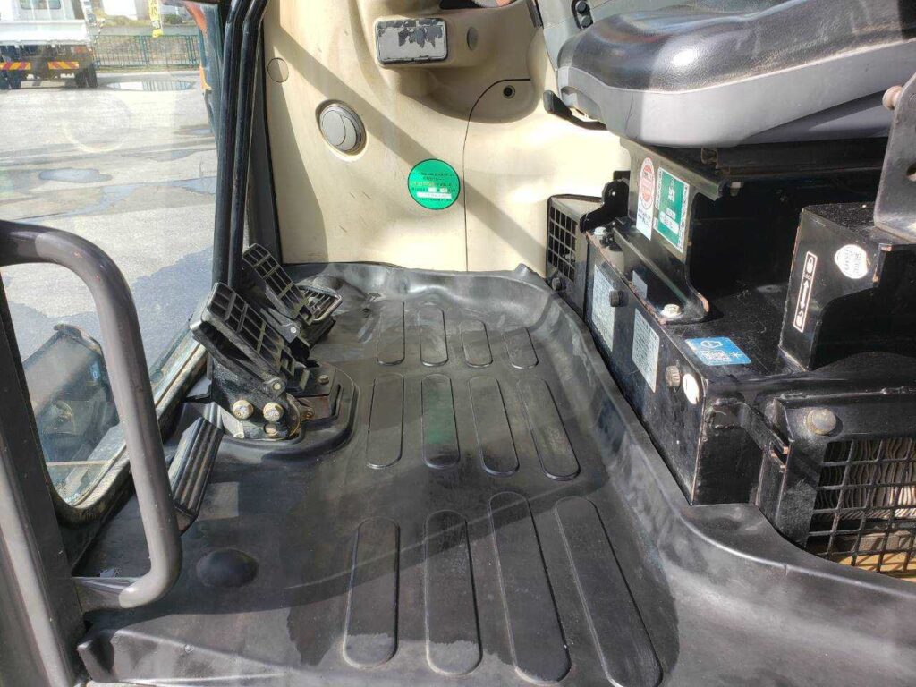 平成年26年　日立　油圧ショベル　ZX75UR-3