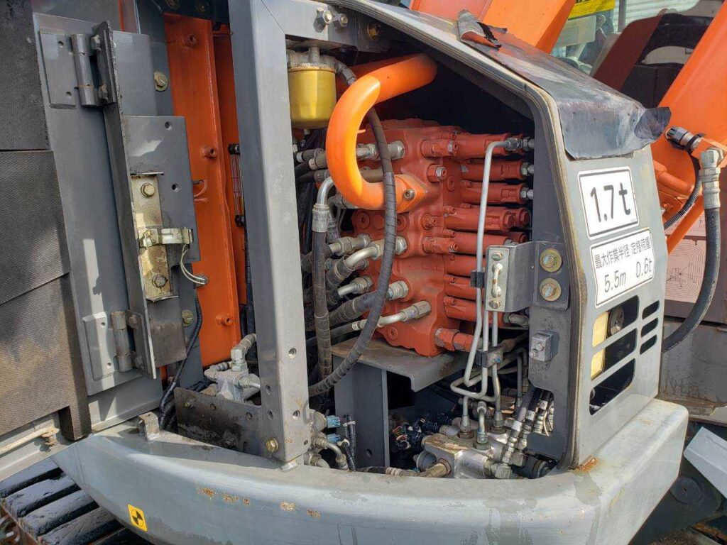 平成年26年　日立　油圧ショベル　ZX75UR-3