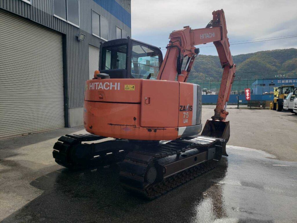 平成年26年　日立　油圧ショベル　ZX75UR-3