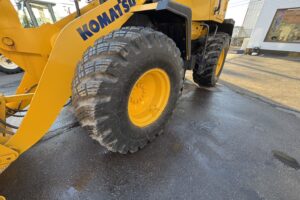 サムネイル: 平成29年 コマツWA100-7Y 1.3㎥ ワンタッチ式 スノウプラウ 検令和9年9月
