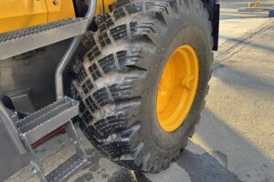 サムネイル: 平成29年 コマツWA100-7Y 1.3㎥ ワンタッチ式 スノウプラウ 検令和9年9月