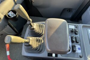 サムネイル: 平成29年 コマツWA100-7Y 1.3㎥ ワンタッチ式 スノウプラウ 検令和9年9月