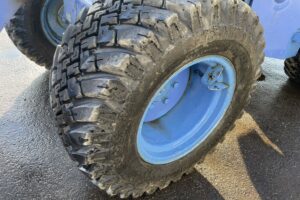 サムネイル: 平成13年 日立 LX30-7 0.5㎥ スノータイヤ バケット幅167cm ヒーター