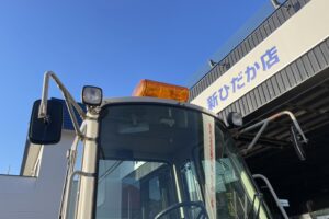 サムネイル: 平成13年 日立 LX30-7 0.5㎥ スノータイヤ バケット幅167cm ヒーター