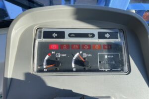 サムネイル: 平成13年 日立 LX30-7 0.5㎥ スノータイヤ バケット幅167cm ヒーター