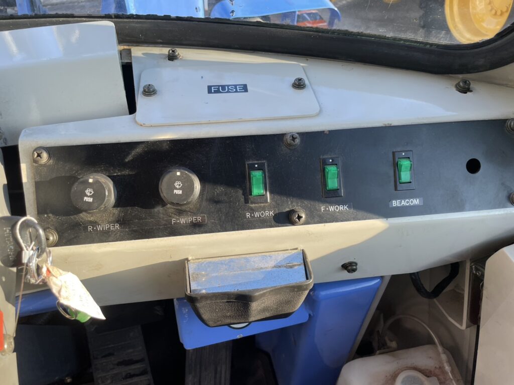 平成13年 日立 LX30-7 0.5㎥ スノータイヤ バケット幅167cm ヒーター
