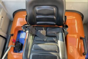 サムネイル: 平成13年 日立 LX30-7 0.5㎥ スノータイヤ バケット幅167cm ヒーター