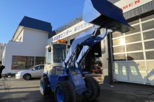 サムネイル: 平成13年 日立 LX30-7 0.5㎥ スノータイヤ バケット幅167cm ヒーター