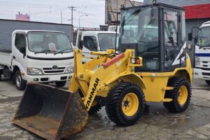 平成28年　ヤンマー　V3-7　0.4立米　スノースパイクタイヤ装着車・使用時間712時間