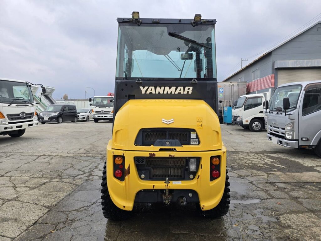 平成28年　ヤンマー　V3-7　0.4立米　スノースパイクタイヤ装着車・使用時間712時間