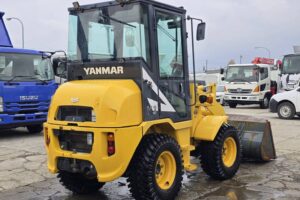 サムネイル: 平成28年　ヤンマー　V3-7　0.4立米　スノースパイクタイヤ装着車・使用時間712時間