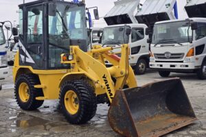 サムネイル: 平成28年　ヤンマー　V3-7　0.4立米　スノースパイクタイヤ装着車・使用時間712時間