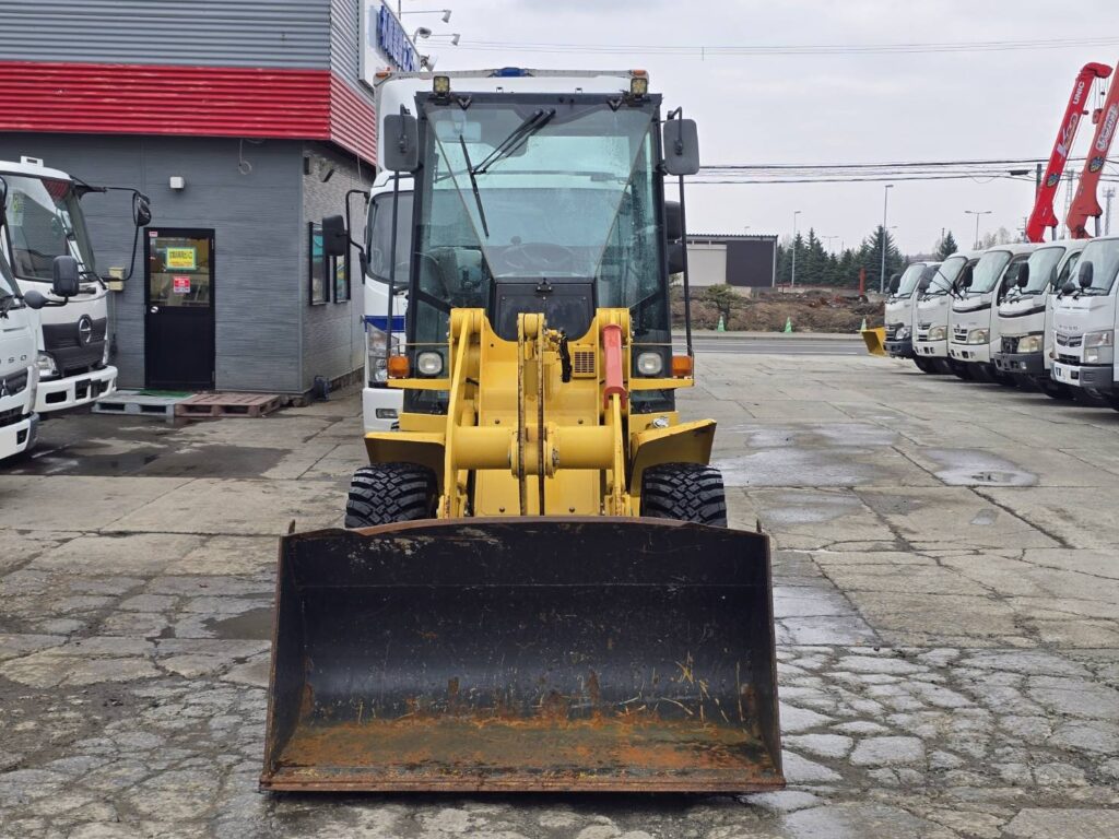 平成28年　ヤンマー　V3-7　0.4立米　スノースパイクタイヤ装着車・使用時間712時間