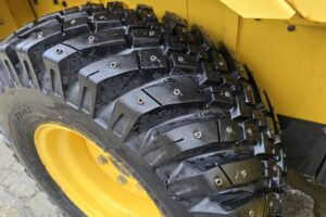 サムネイル: 平成28年　ヤンマー　V3-7　0.4立米　スノースパイクタイヤ装着車・使用時間712時間