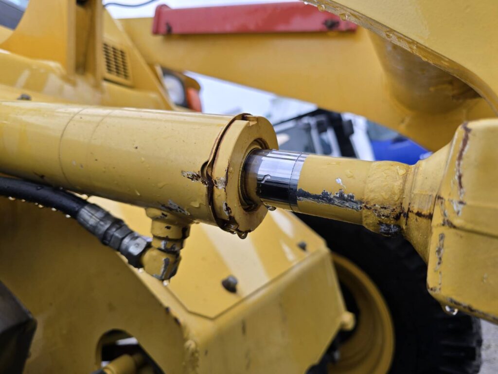 平成28年　ヤンマー　V3-7　0.4立米　スノースパイクタイヤ装着車・使用時間712時間