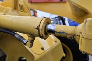 サムネイル: 平成28年　ヤンマー　V3-7　0.4立米　スノースパイクタイヤ装着車・使用時間712時間