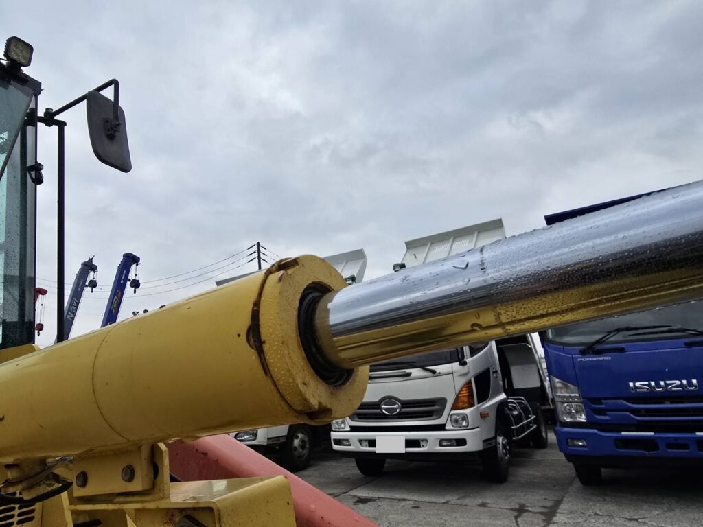 平成28年　ヤンマー　V3-7　0.4立米　スノースパイクタイヤ装着車・使用時間712時間